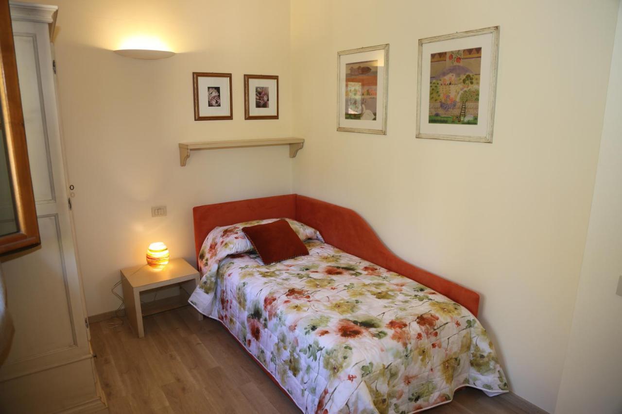 Casa Vacanze Squarcialupi คาสเตลลินาอินเคียนติ ภายนอก รูปภาพ