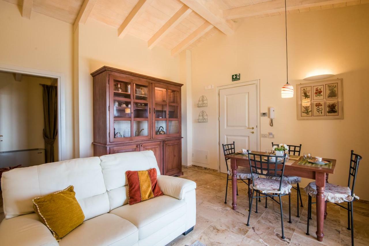 Casa Vacanze Squarcialupi คาสเตลลินาอินเคียนติ ภายนอก รูปภาพ